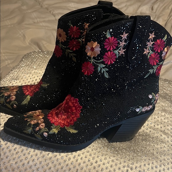 Floral Embroidered sparkle Black Ankle Boots - Picture 3 of 5